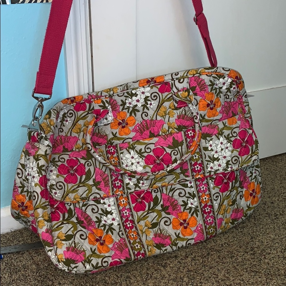 Vera Bradley duffle bag with strap!